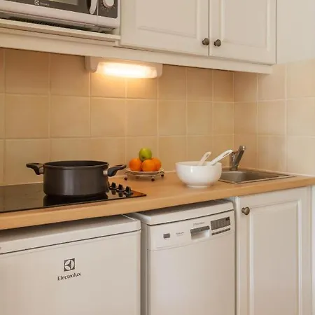 Le Hameau De La Pinede S 4/5 * Йер