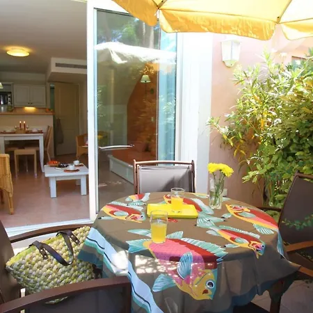 Le Hameau De La Pinede S 4/5 * Йер